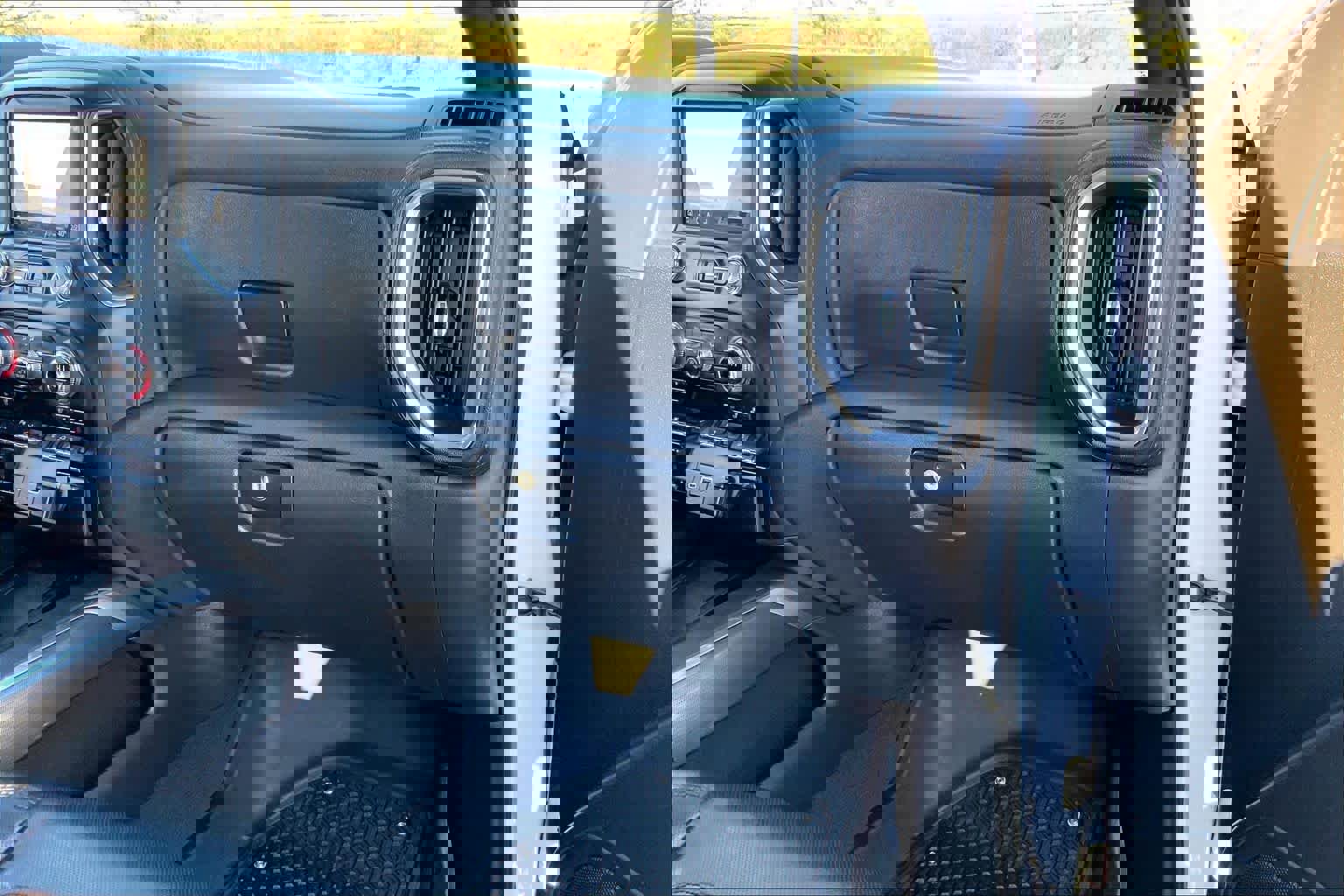 Used 2022 GMC Sierra 1500 AT4 w/ AT4 Premium Package image 15