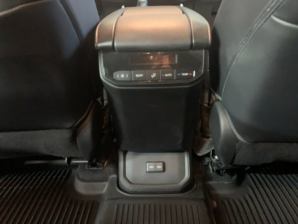 Used 2023 Toyota Highlander XLE image 15