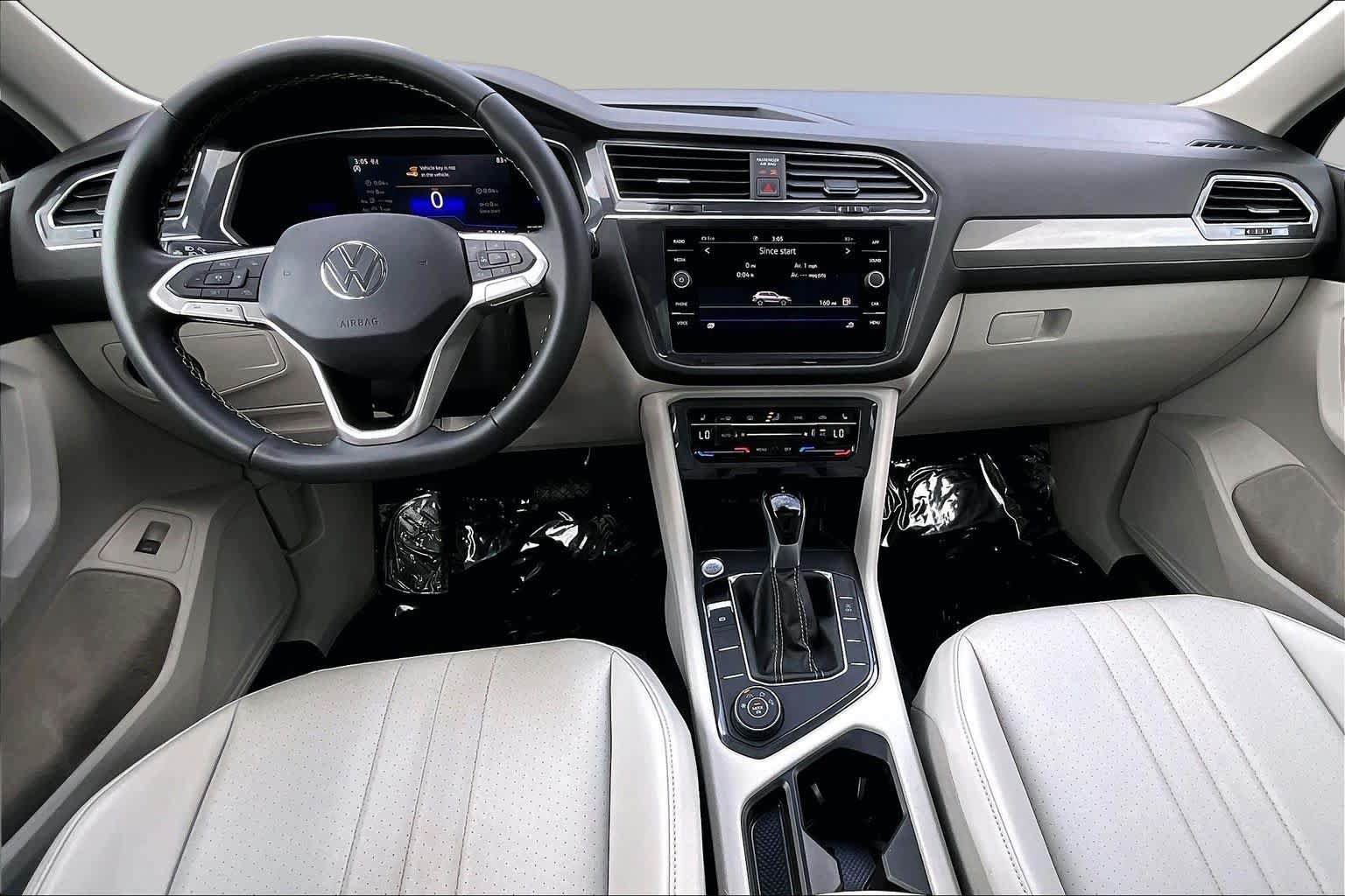 Used 2022 Volkswagen Tiguan SE AWD/4WD image 16