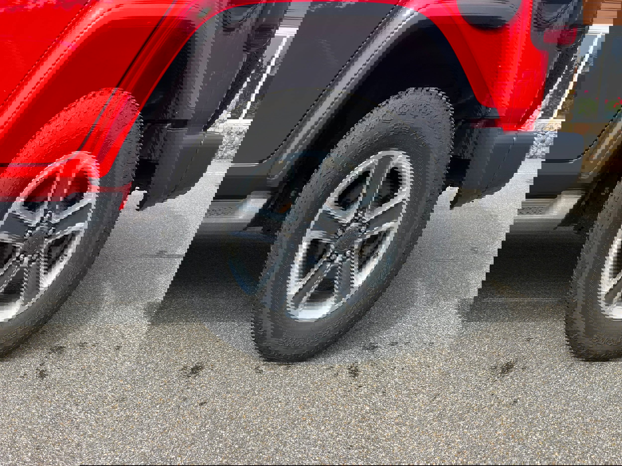 Used 2020 Jeep Wrangler Unlimited Sahara image 9