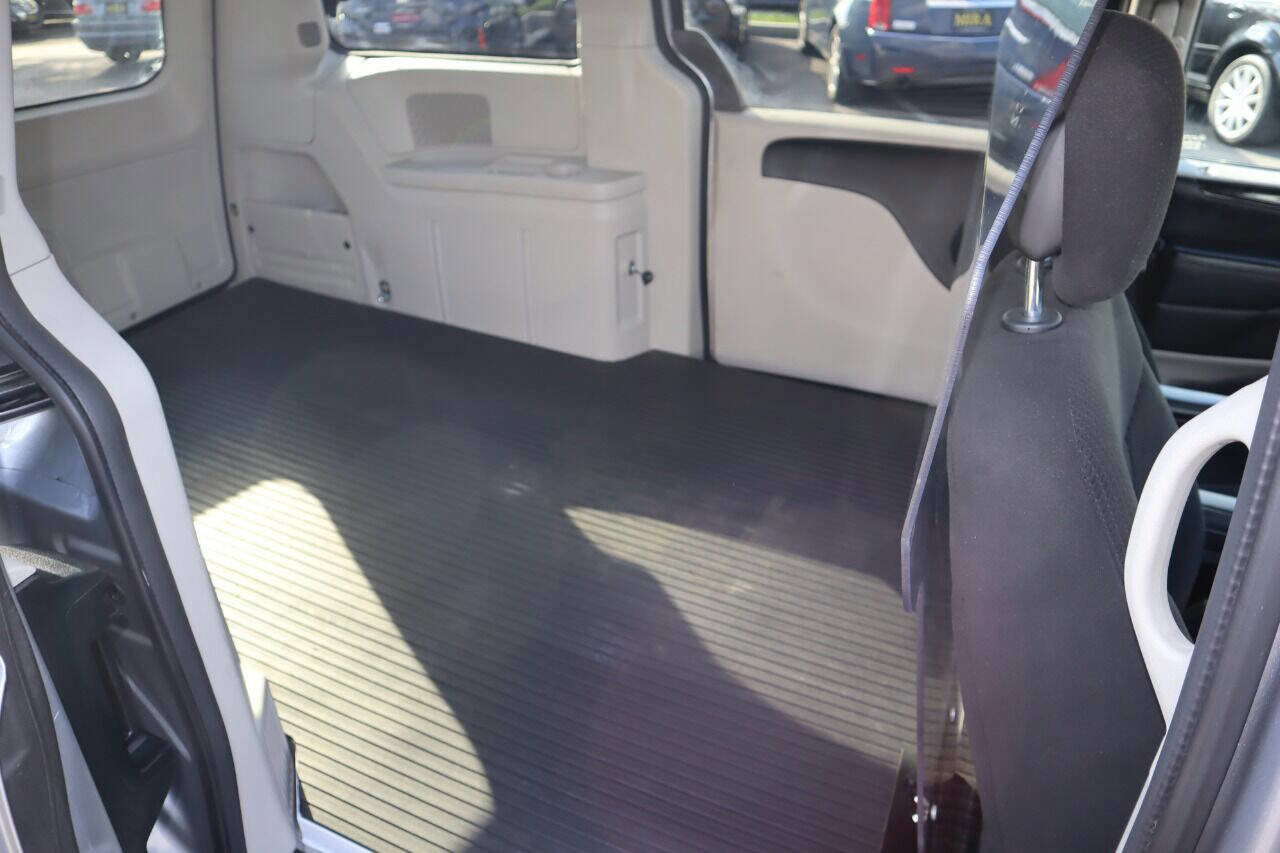 Used 2013 RAM C/V Tradesman image 25