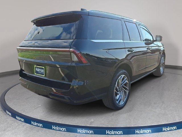 New 2027 Lincoln Navigator Reserve AWD/4WD image 4