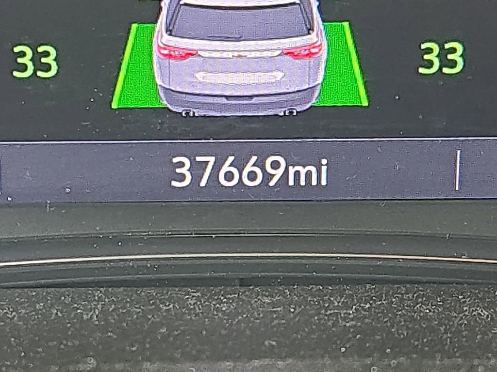 Used 2023 Chevrolet Traverse LT image 25