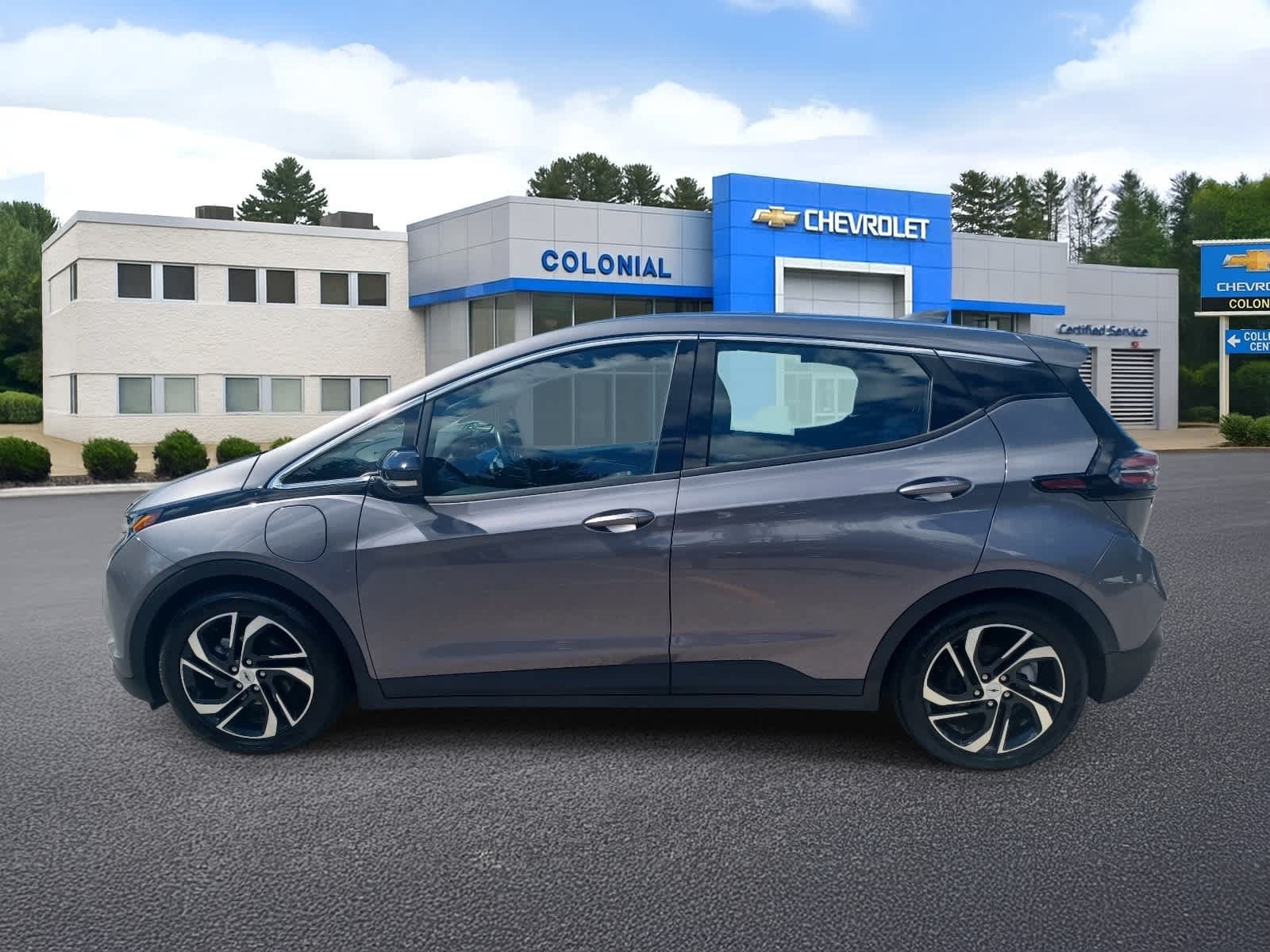 Used 2022 Chevrolet Bolt LT w/ Infotainment Package FWD image 6