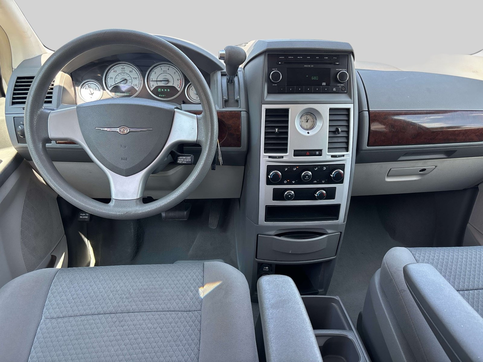 Used 2010 Chrysler Town & Country LX w/ PWR Convenience Group FWD image 11