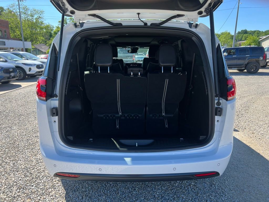 Used 2024 Chrysler Pacifica Limited w/ S Appearance Package image 16