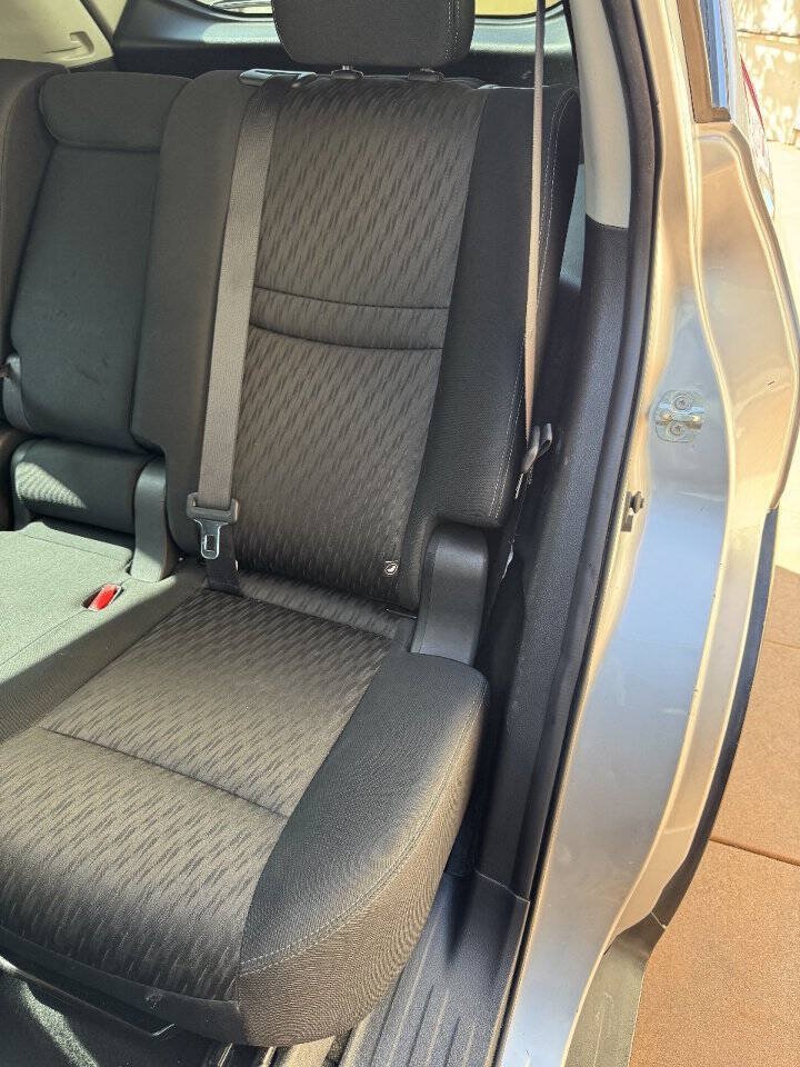 Used 2019 Nissan Rogue SV FWD image 10