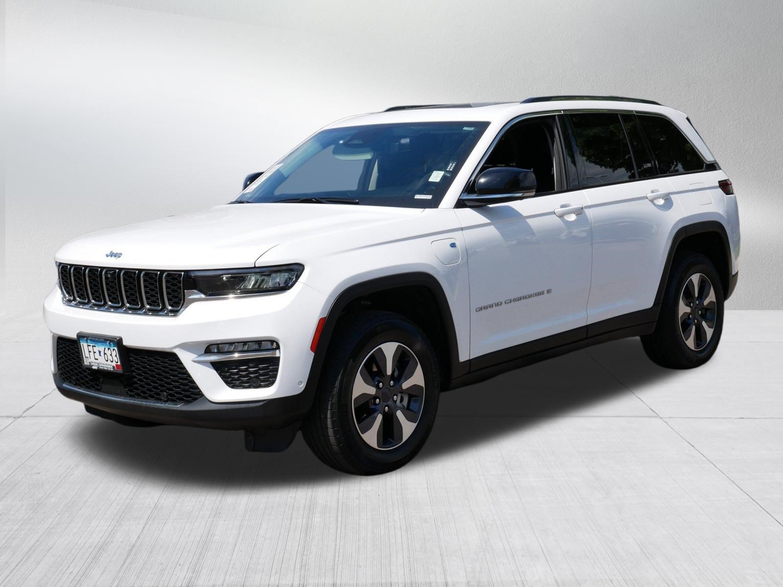 Used 2022 Jeep Grand Cherokee Limited 4xe w/ Luxury Tech Group II AWD/4WD image 3