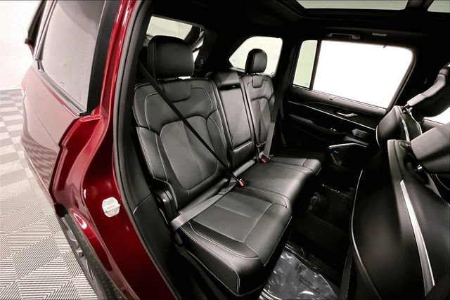 Used 2024 Jeep Grand Cherokee Overland w/ Luxury Tech Group IV image 26