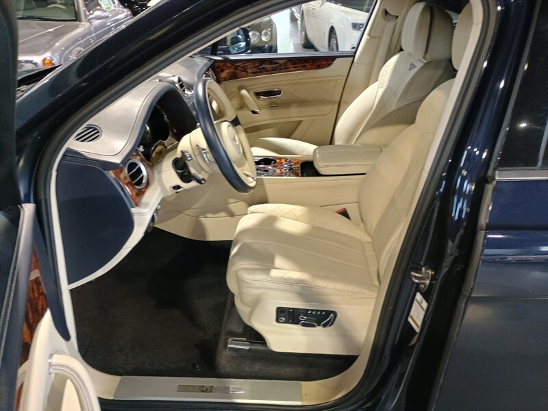 Used 2017 Bentley Bentayga AWD/4WD image 11