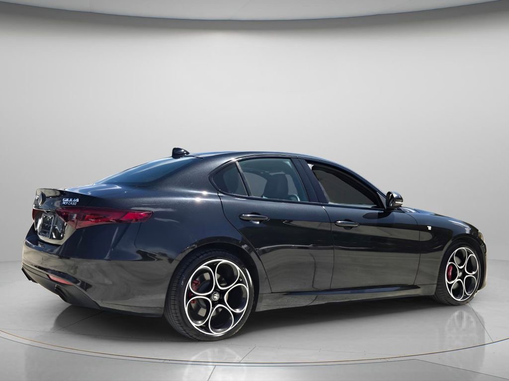 Used 2022 Alfa Romeo Giulia Ti w/ Active Assist Plus Package image 8