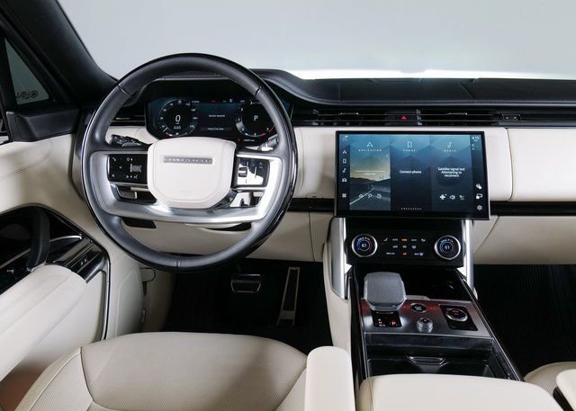 Used 2023 Land Rover Range Rover SE image 16