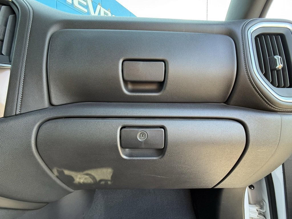 Used 2020 Chevrolet Silverado 1500 High Country w/ Technology Package image 9