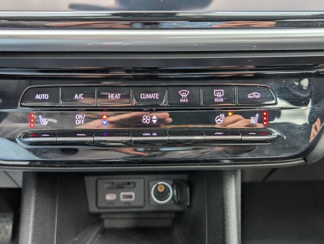 Used 2023 Chevrolet Bolt EUV LT w/ Comfort Package FWD image 25