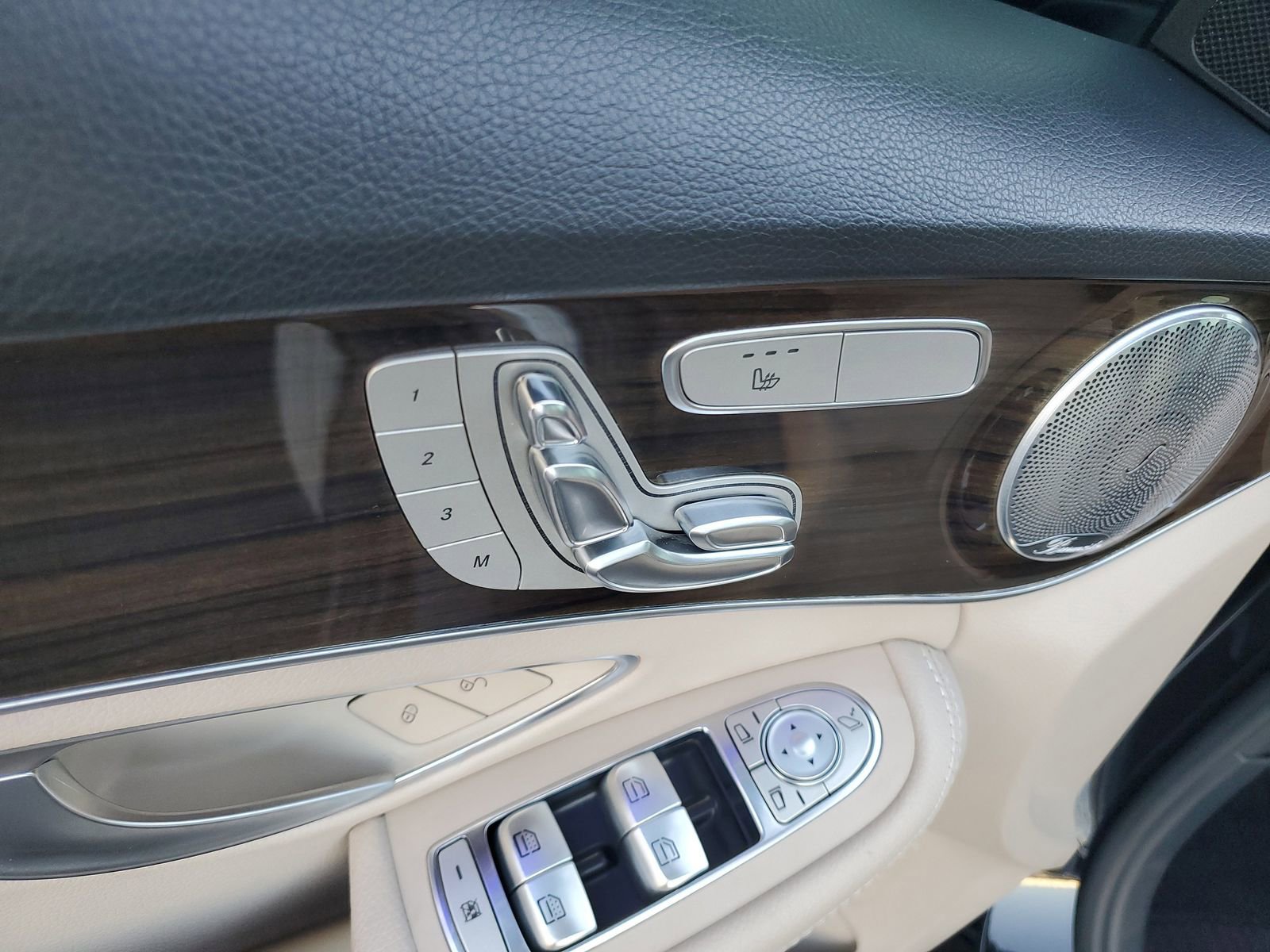 Used 2021 Mercedes-Benz C 300 Sedan w/ Premium Package image 8