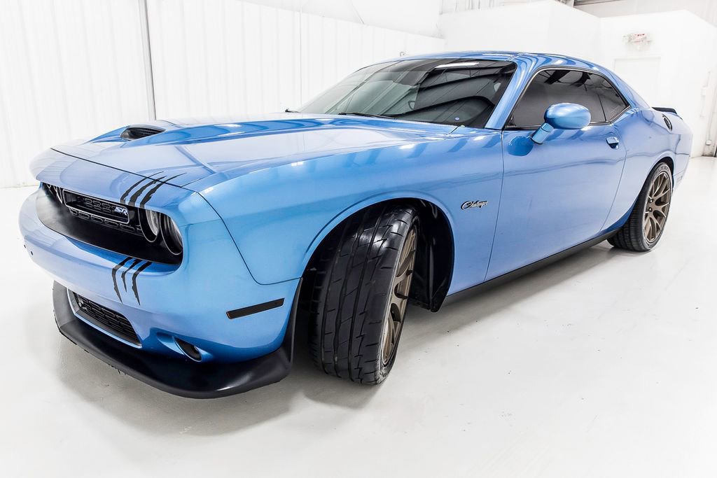 Used 2015 Dodge Challenger SRT w/ Technology Group image 2