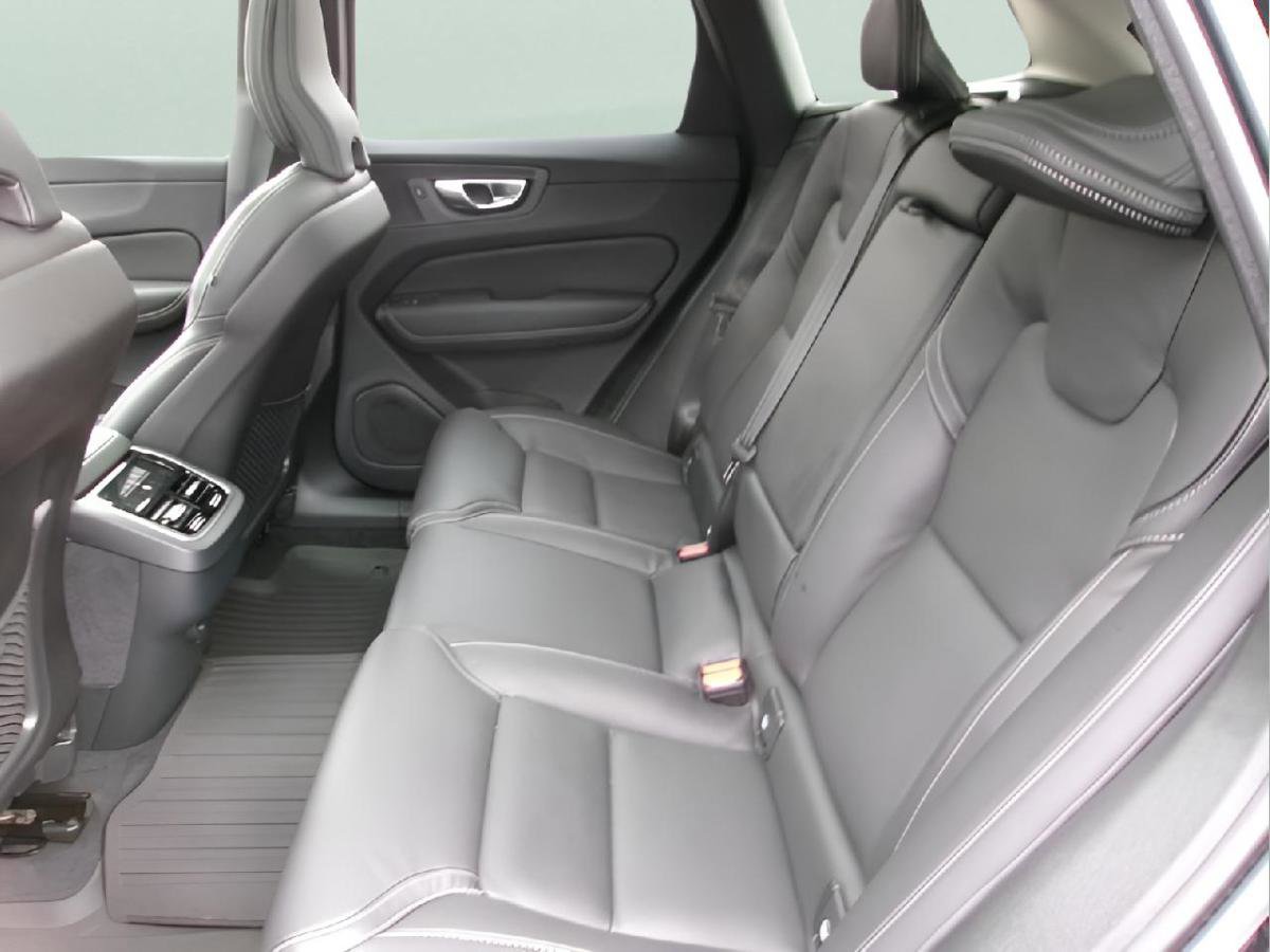 Used 2025 Volvo XC60 B5 Ultra image 10