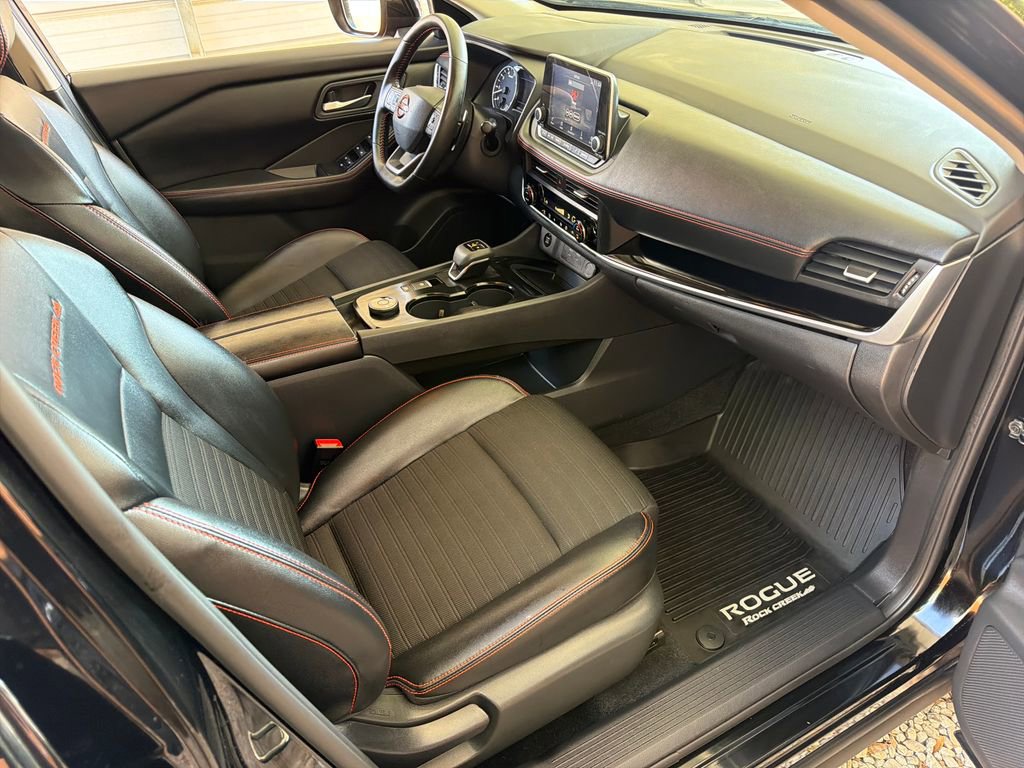 Used 2025 Nissan Rogue SV image 26