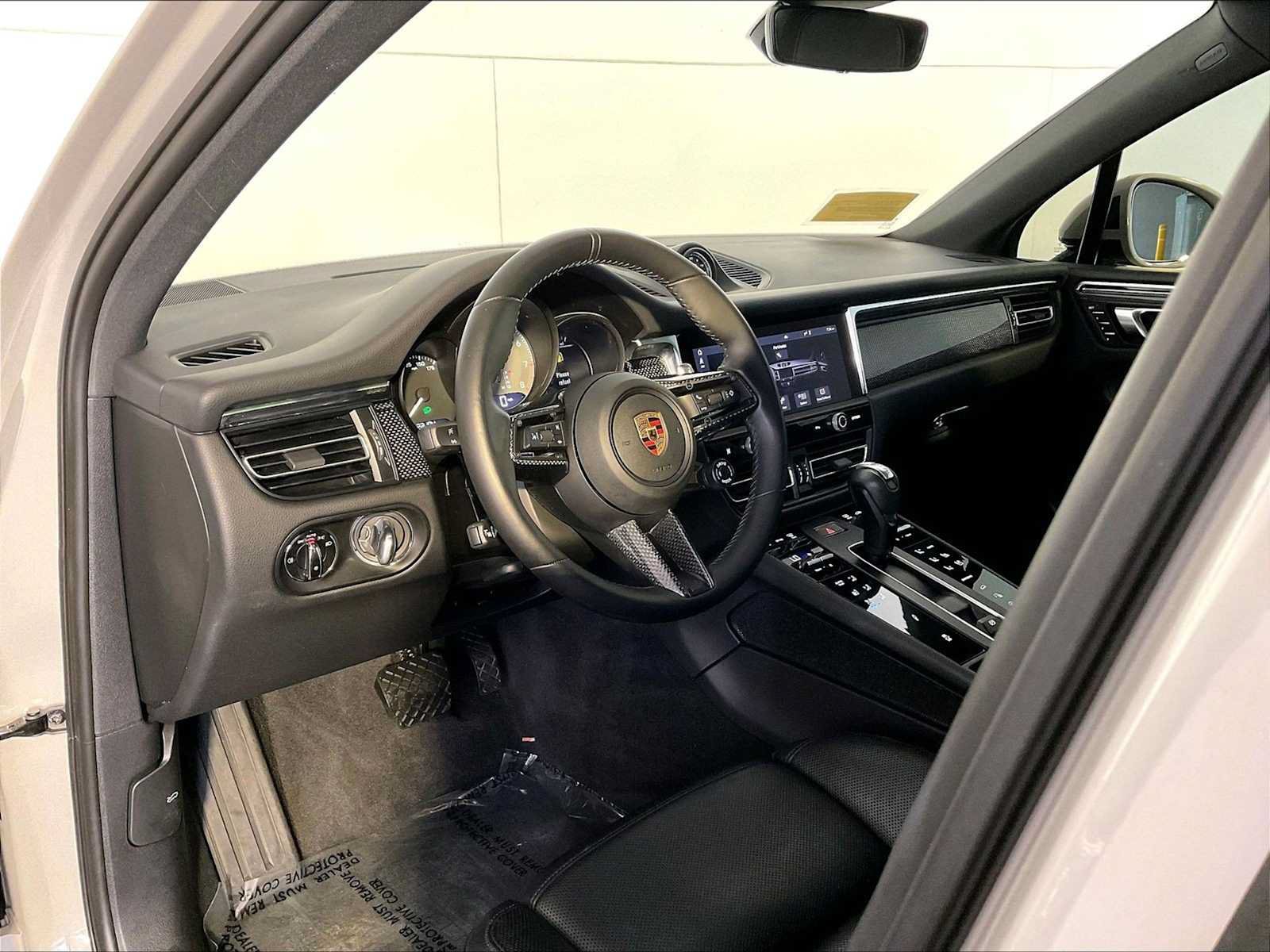 Certified 2024 Porsche Macan S AWD/4WD image 4
