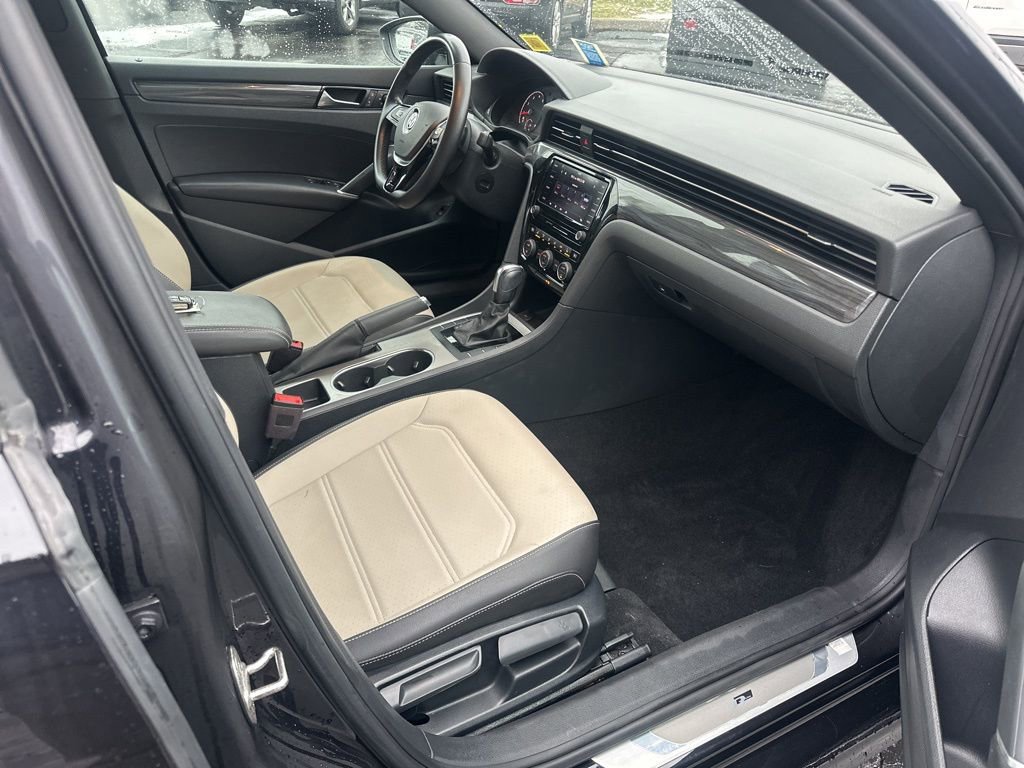 Used 2021 Volkswagen Passat 2.0T R-Line image 34