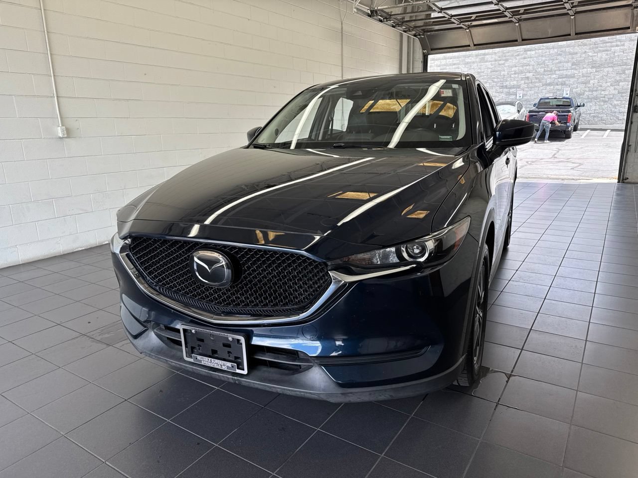 Used 2018 MAZDA CX-5 Touring w/ Preferred Equipment Package AWD/4WD image 3