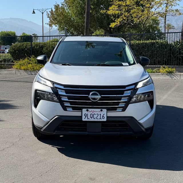 Used 2024 Nissan Rogue S FWD image 3