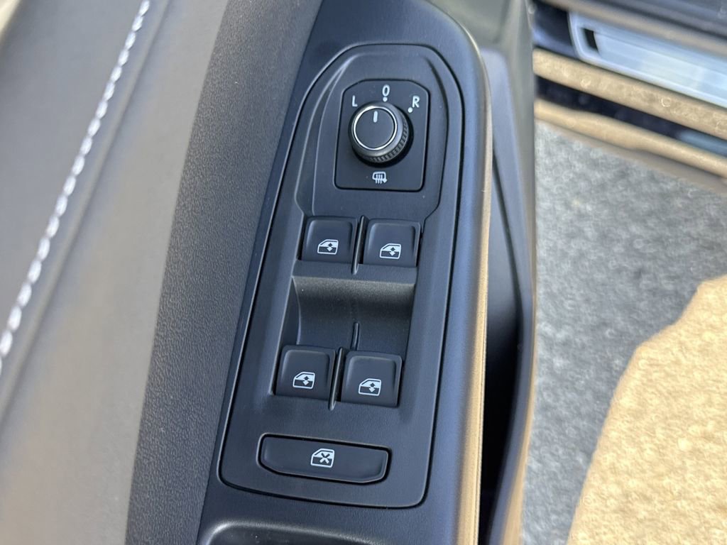 New 2026 Volkswagen Taos SE image 24