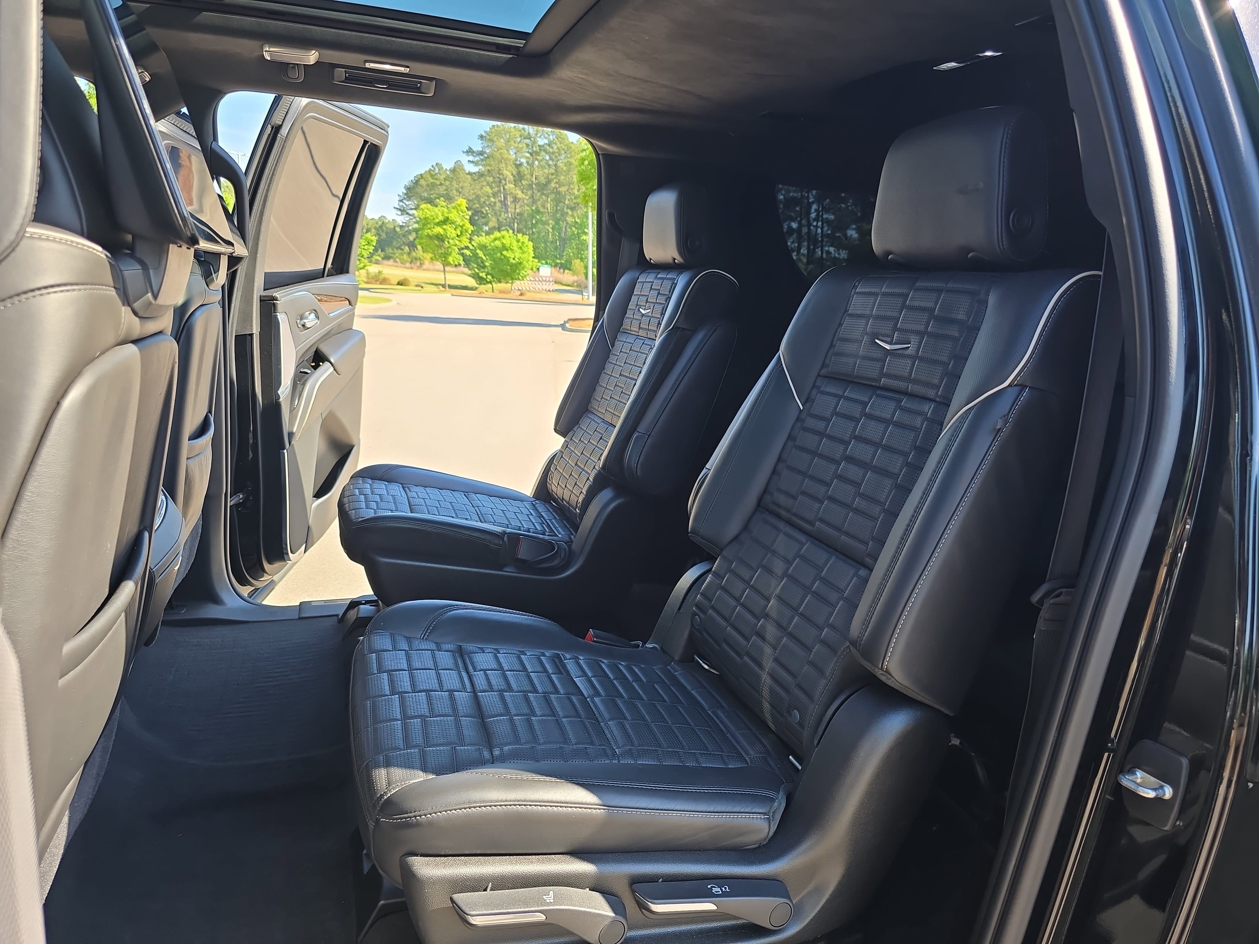 Used 2021 Cadillac Escalade ESV Sport Platinum w/ Heavy-Duty Trailer Package AWD/4WD image 16
