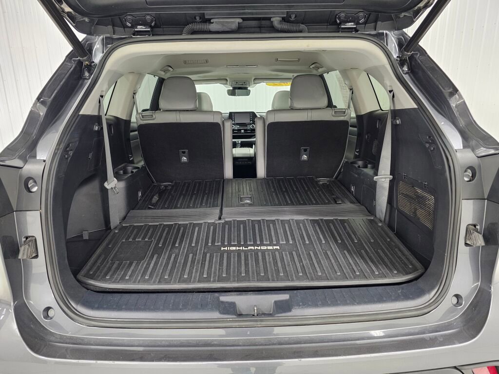 Used 2022 Toyota Highlander XLE image 20