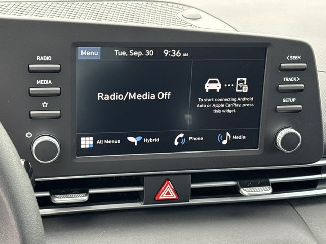 Used 2025 Hyundai Elantra Blue image 21