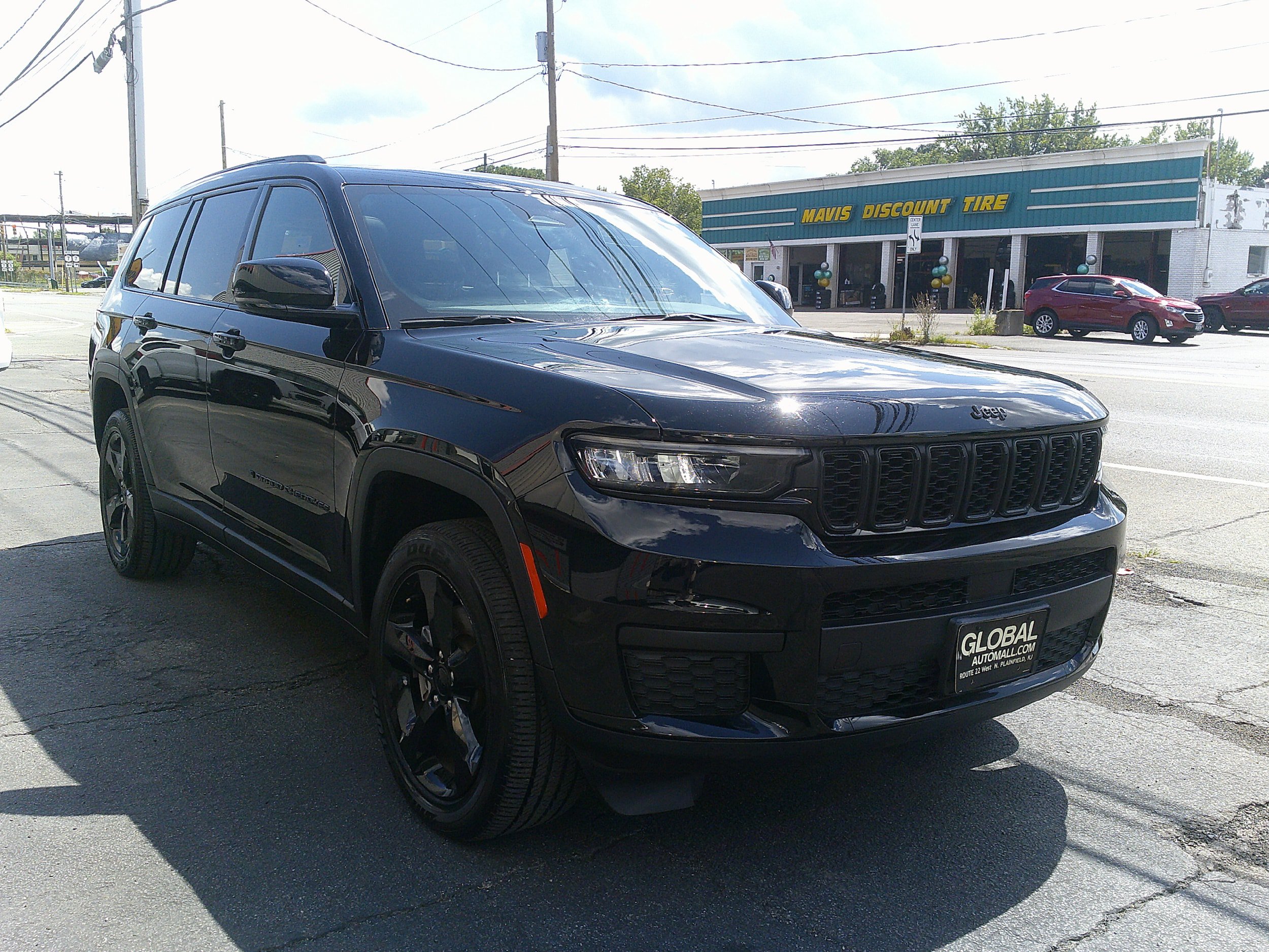 Used 2023 Jeep Grand Cherokee L Laredo AWD/4WD image 7