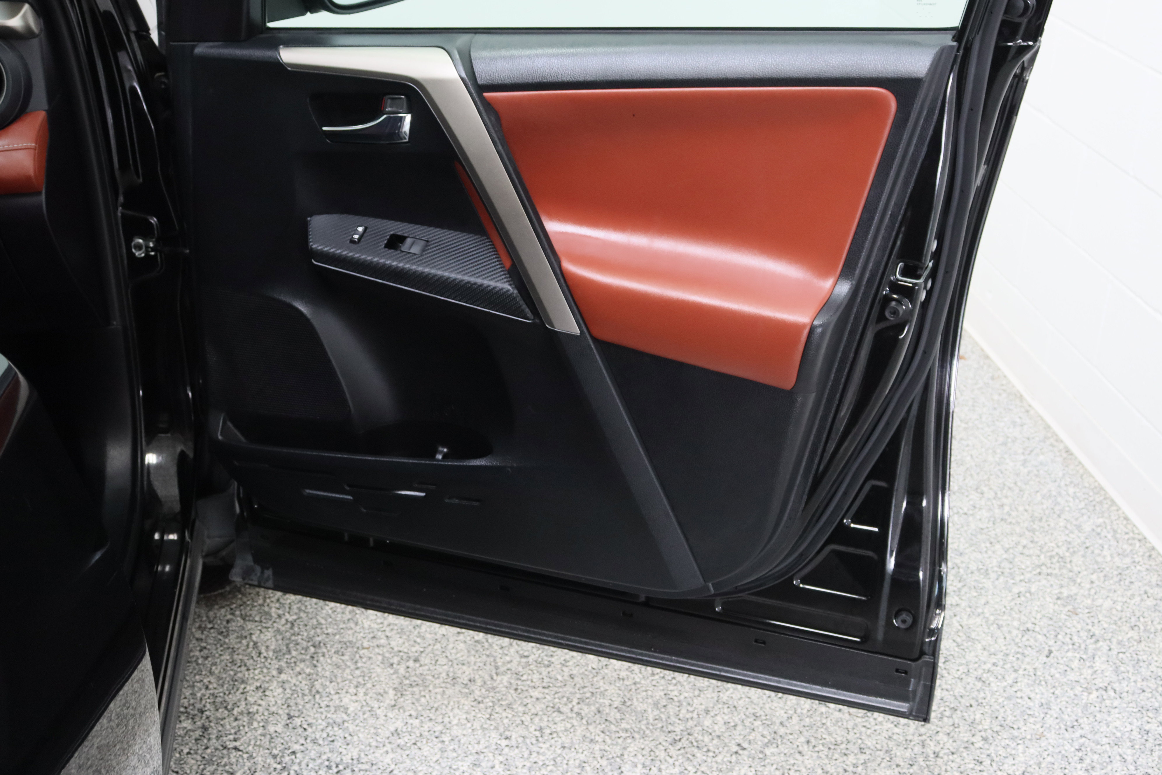 Used 2015 Toyota RAV4 Limited w/ Technology Package FWD image 38