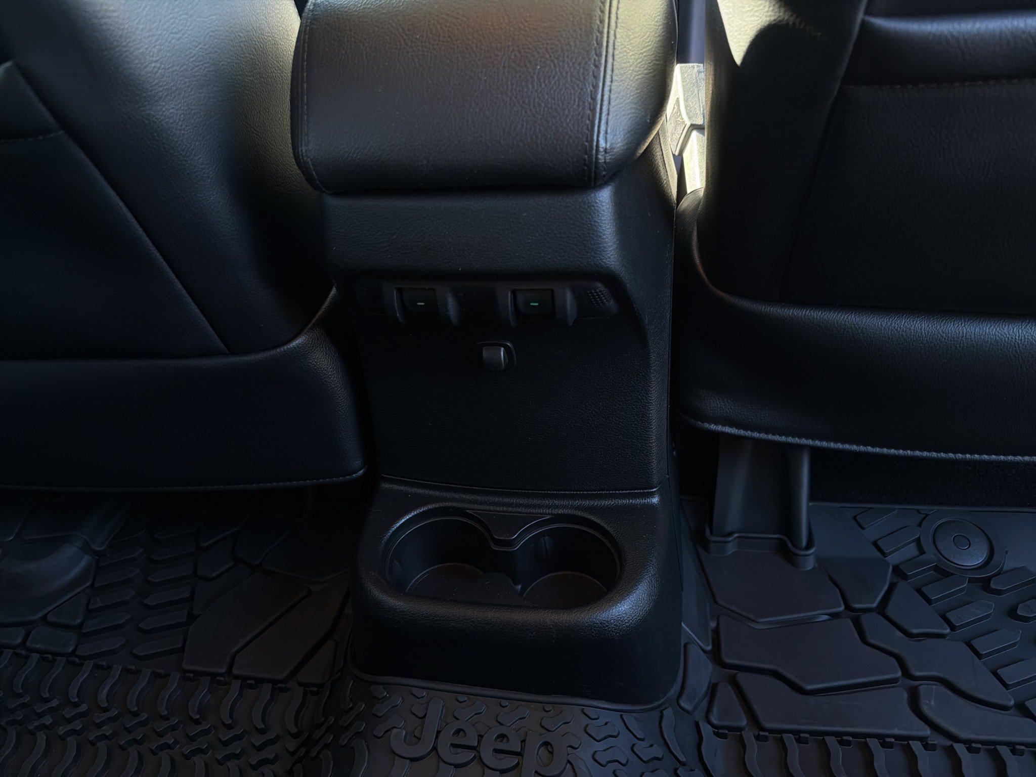 Used 2015 Jeep Wrangler Unlimited Sahara AWD/4WD image 24