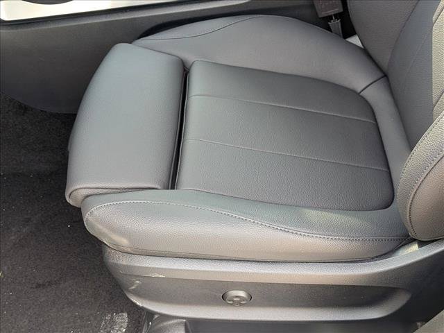 Used 2026 Mercedes-Benz GLB 250 4MATIC image 4