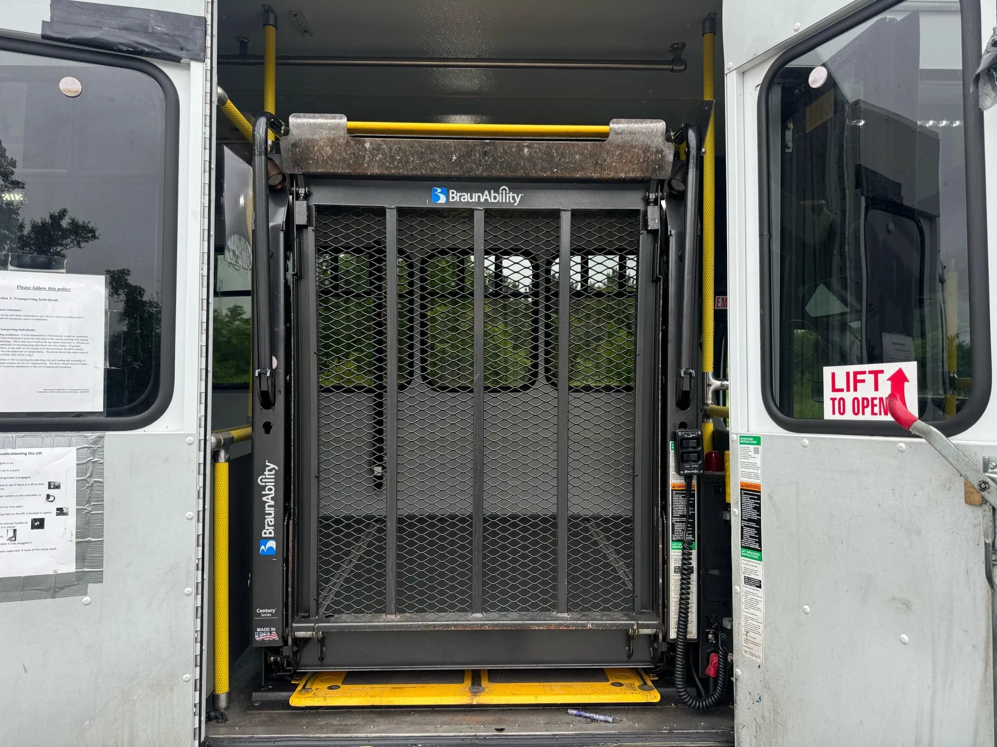 Used 2015 Ford E-450 and Econoline 450 Super Duty w/ Shuttle Bus Prep Package RWD image 23