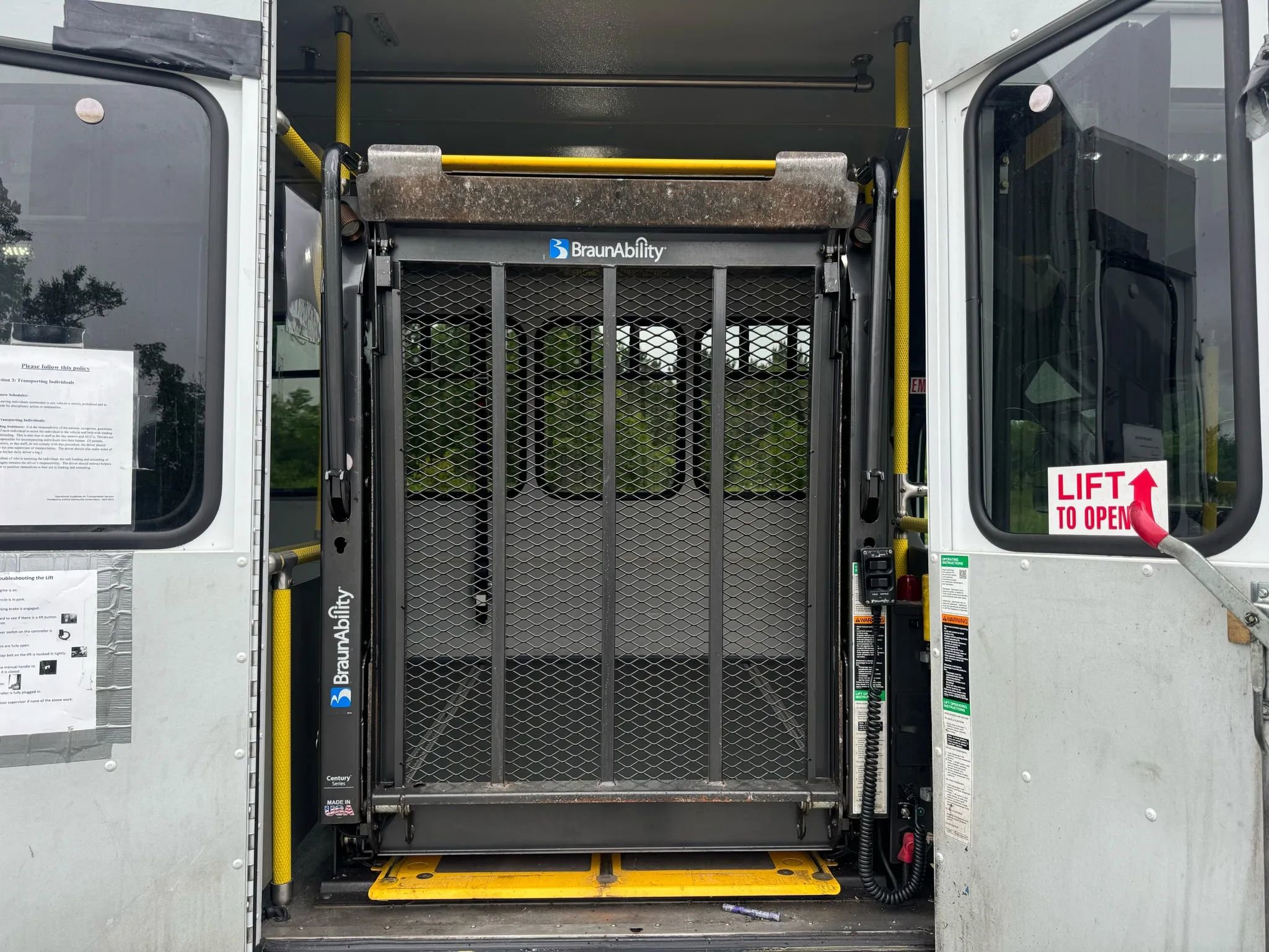 Used 2015 Ford E-450 and Econoline 450 Super Duty w/ Shuttle Bus Prep Package RWD image 23