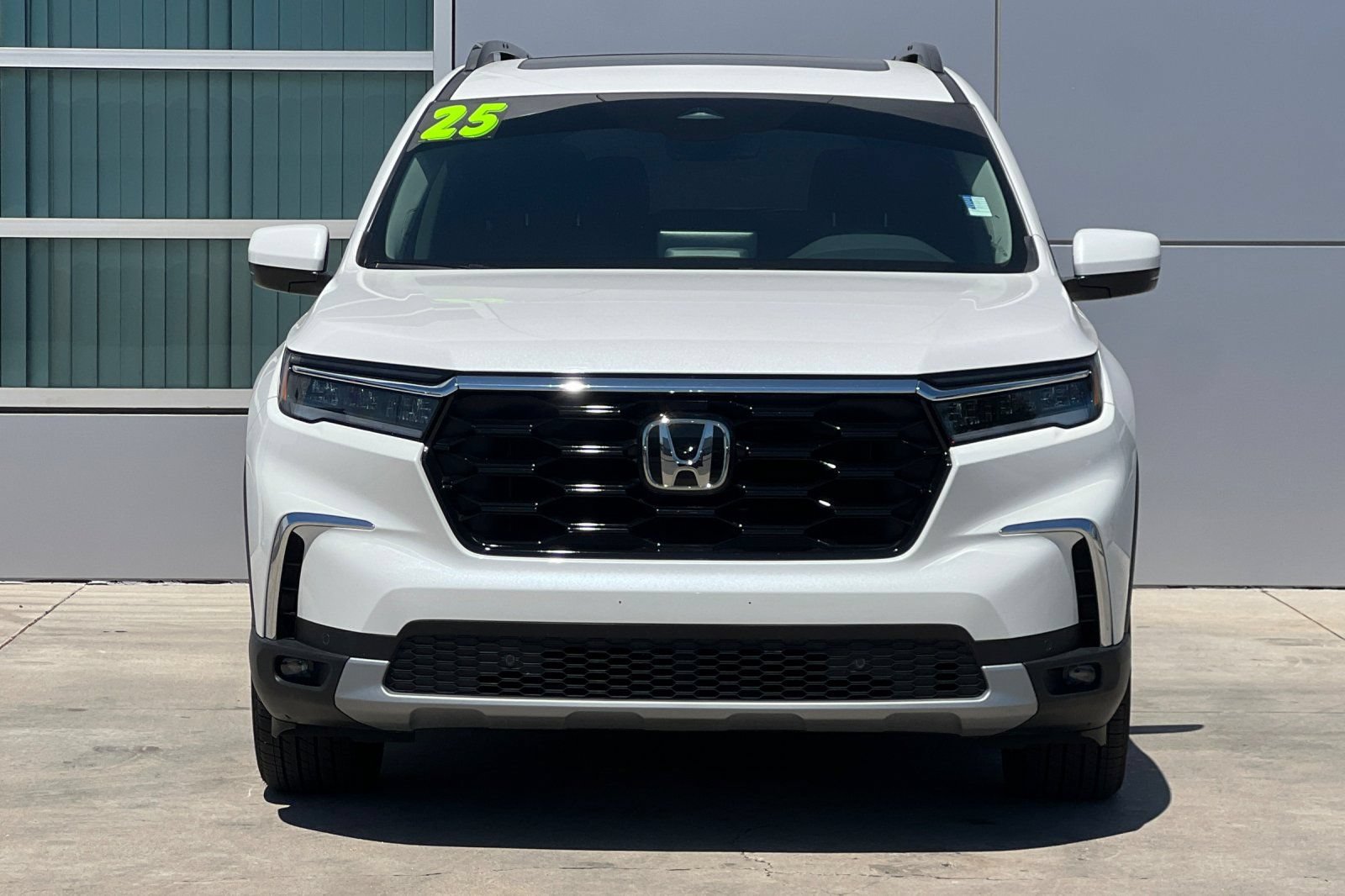 Used 2025 Honda Pilot Touring image 6