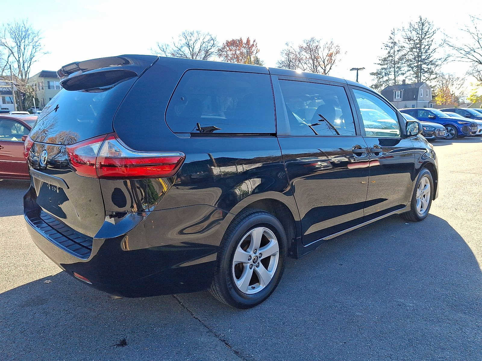 Used 2020 Toyota Sienna L image 25