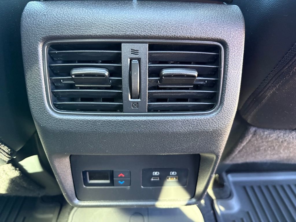 Used 2023 Nissan Rogue SL w/ SL Premium Package image 18