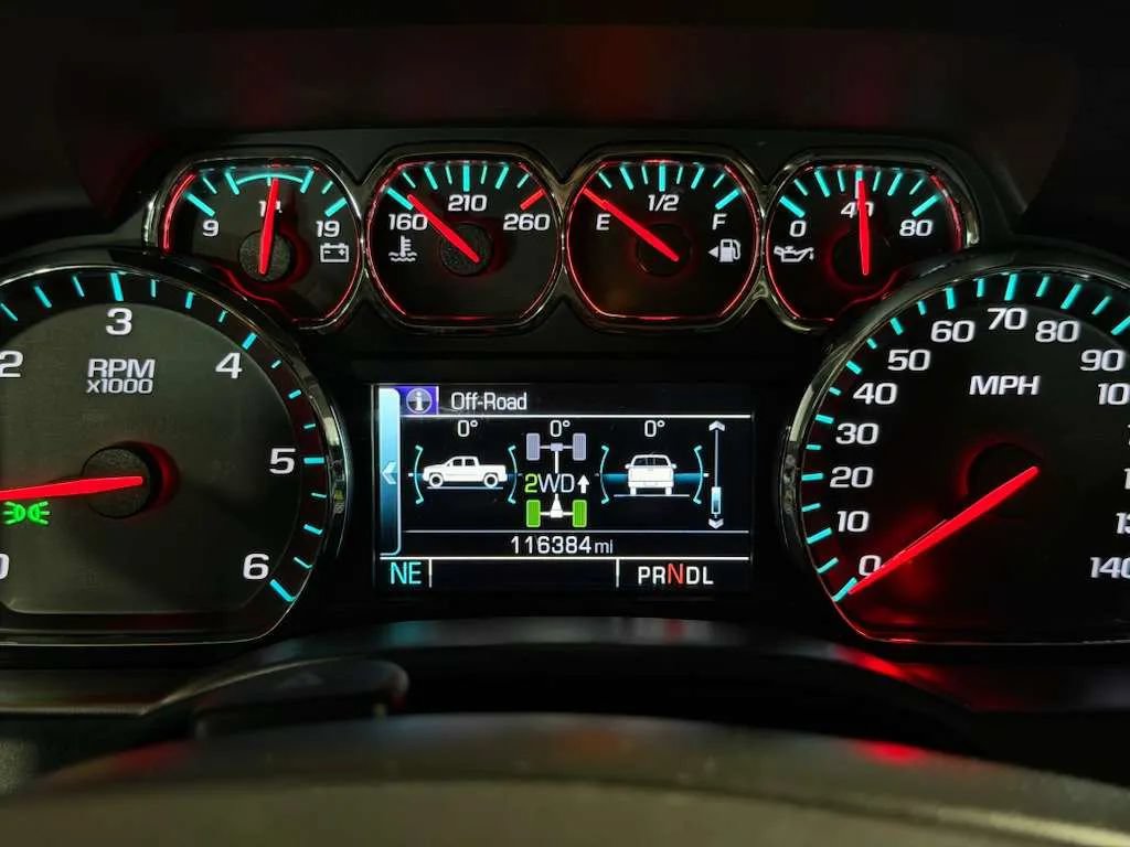 Used 2018 Chevrolet Silverado 1500 LTZ w/ LTZ Plus Package AWD/4WD image 34