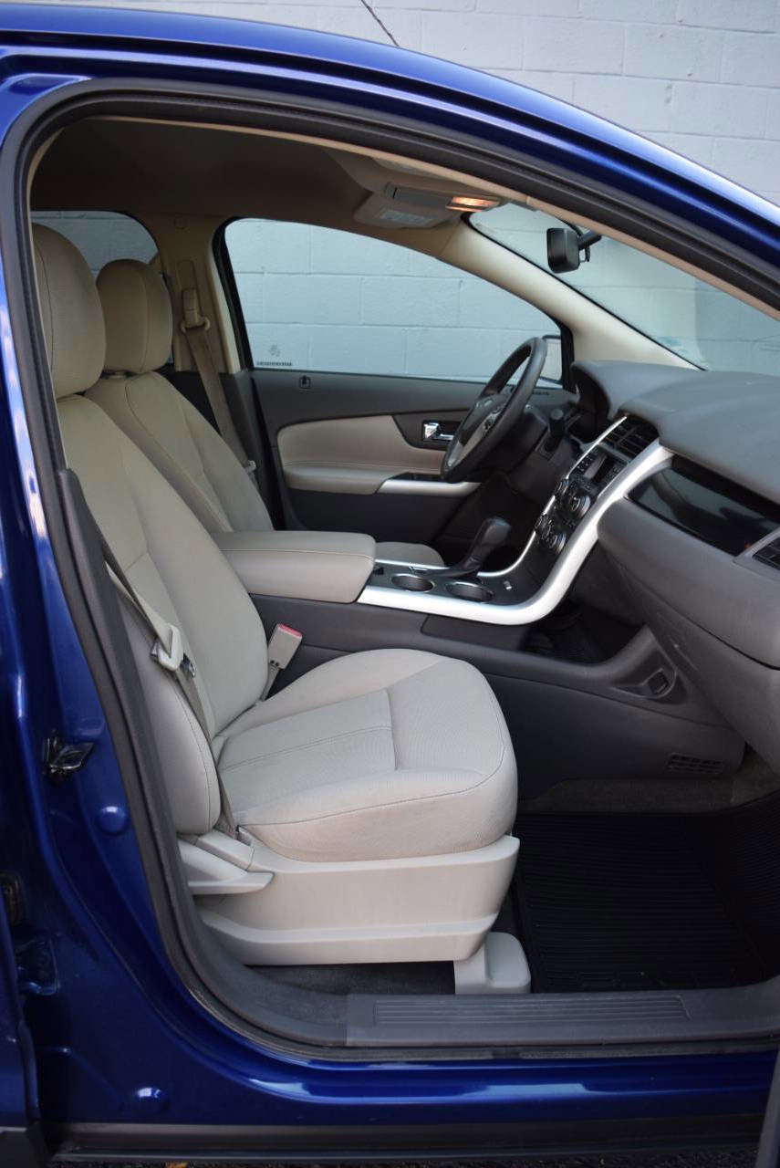 Used 2013 Ford Edge SE image 30