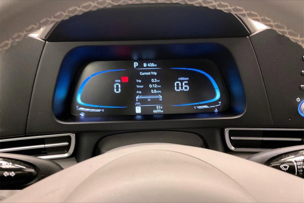 Certified 2025 Hyundai Elantra Sport image 18