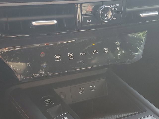 Certified 2025 Nissan Kicks SR image 27