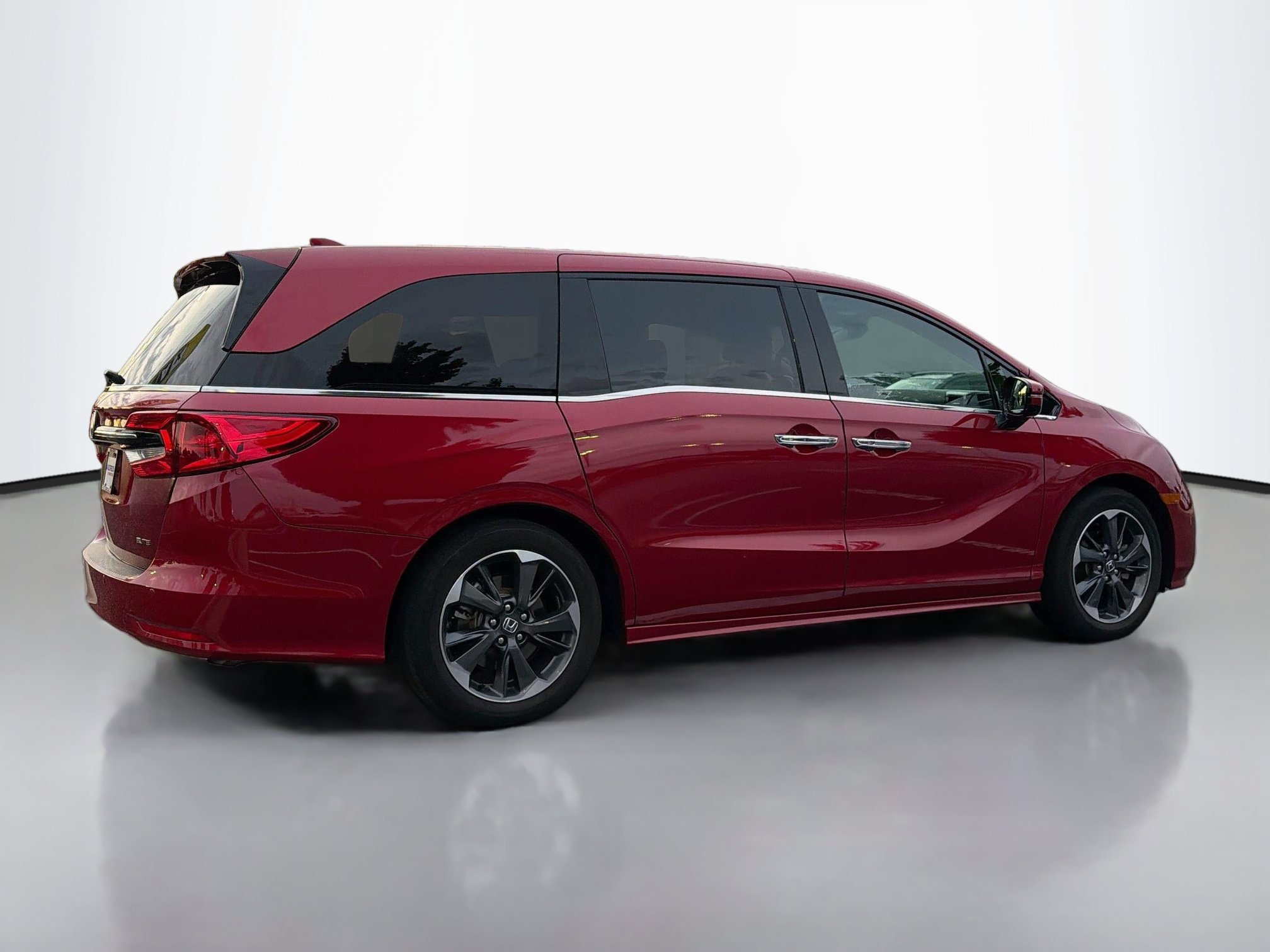 Used 2022 Honda Odyssey Elite image 2