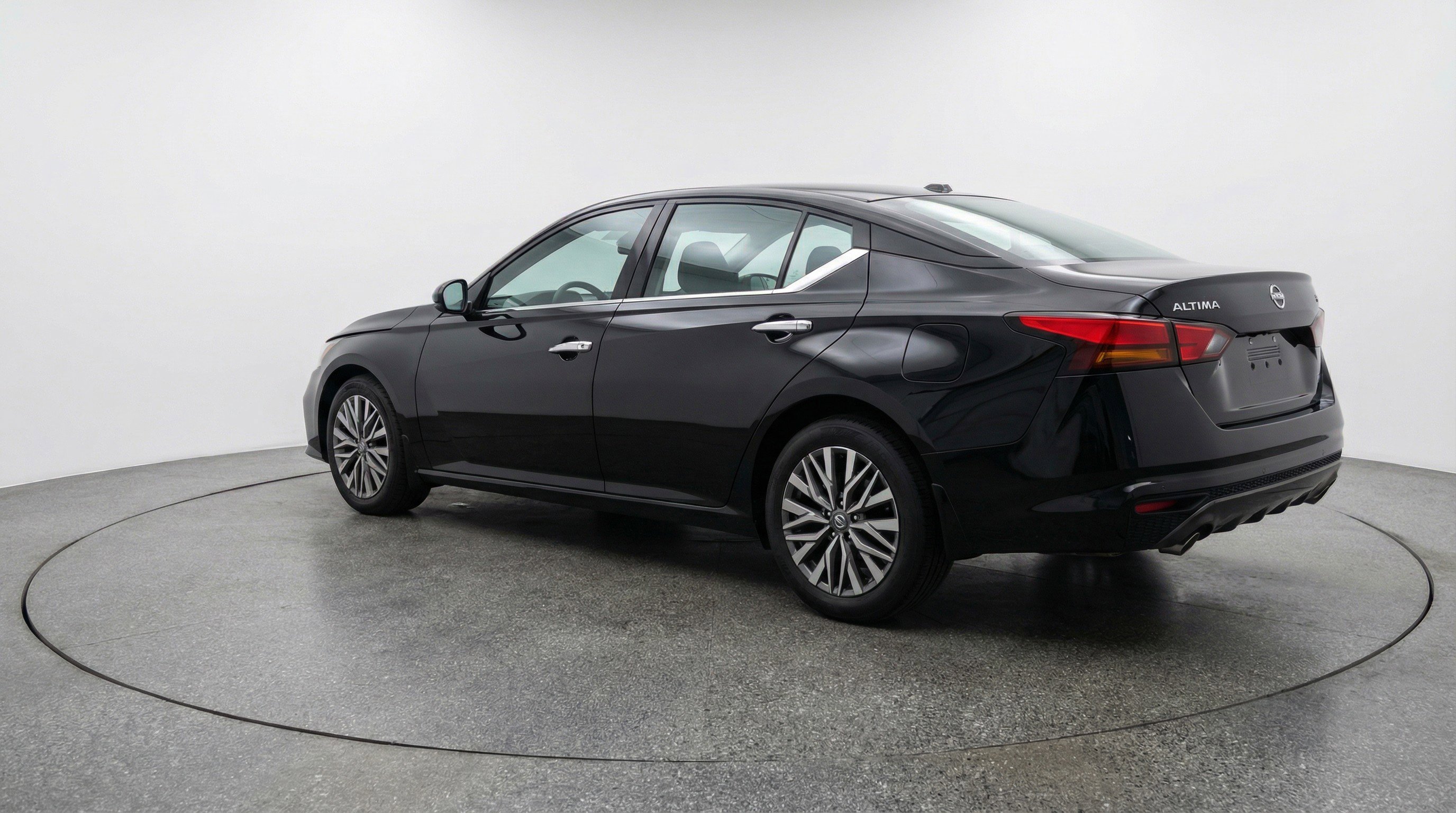 Used 2025 Nissan Altima 2.5 SV image 6