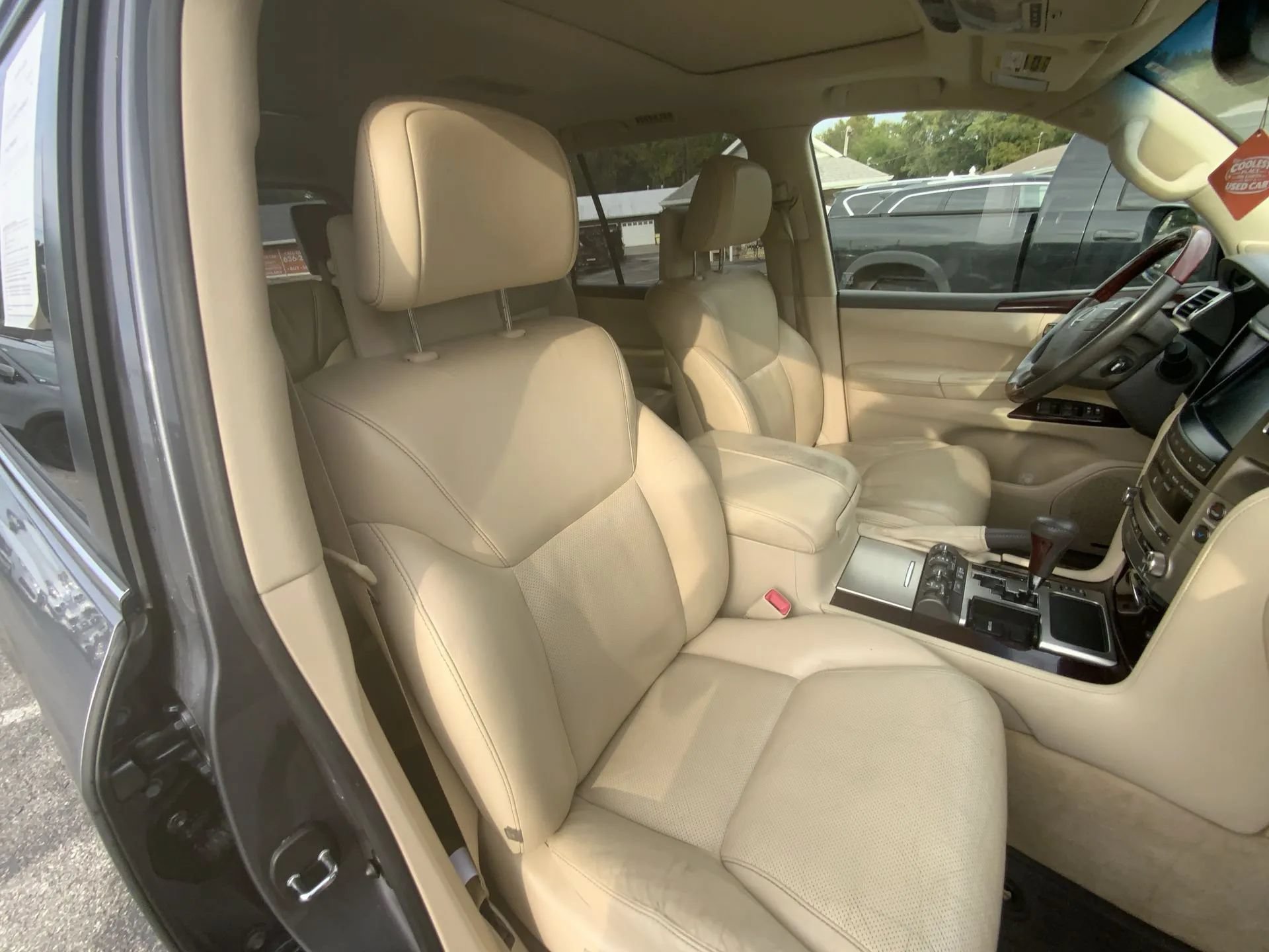 Used 2013 Lexus LX 570 4WD w/ Luxury Pkg image 28