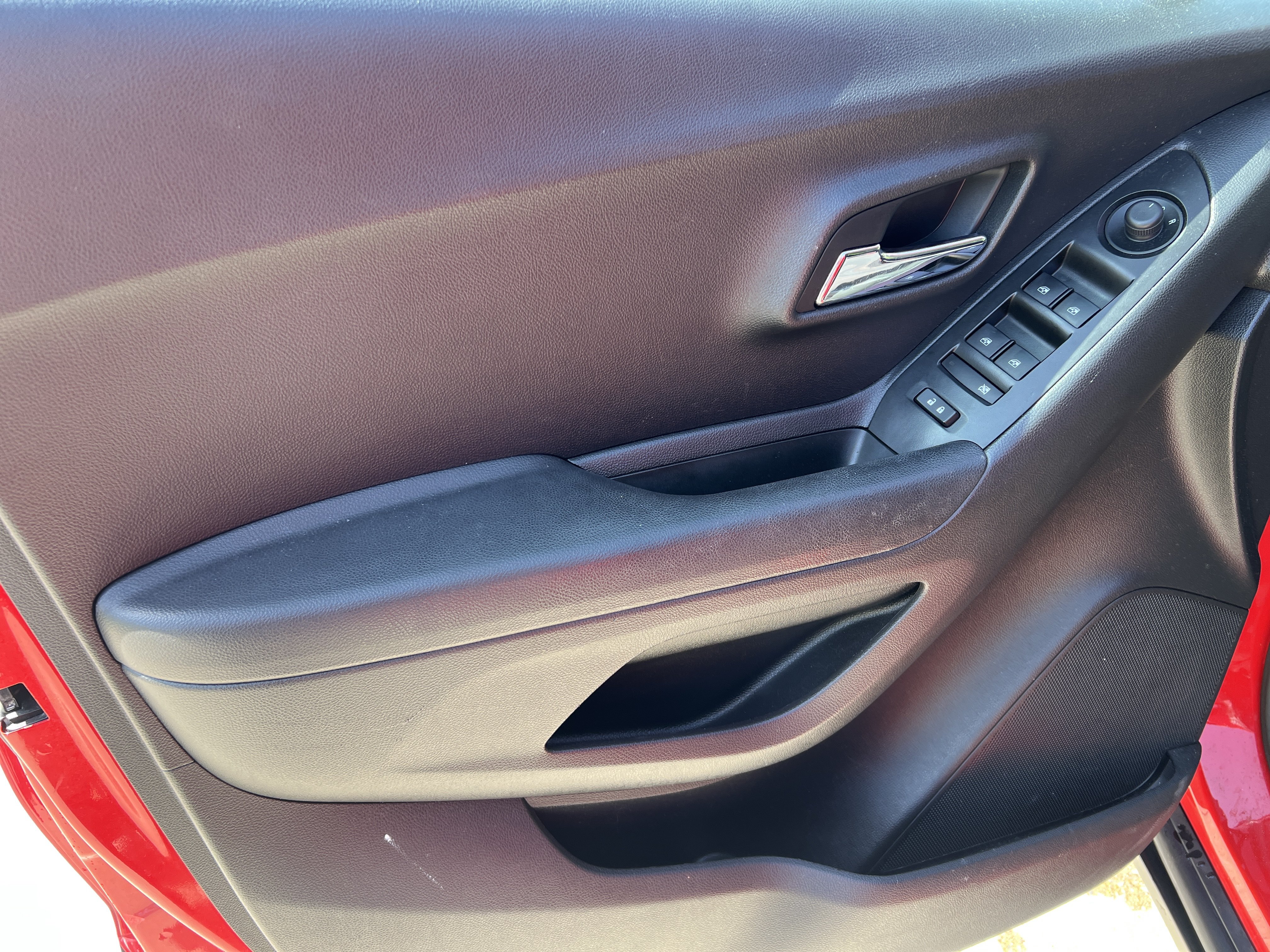 Used 2020 Chevrolet Trax LS w/ Tint and Cruise Package FWD image 12