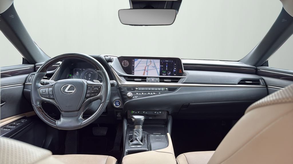 Certified 2021 Lexus ES 300h w/ Premium Package image 14