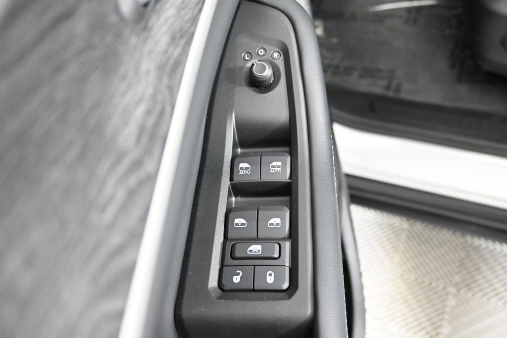 Used 2025 Jeep Grand Cherokee L Limited w/ Black Appearance Package image 20