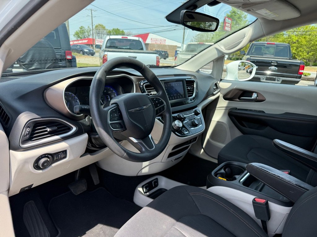 Used 2018 Chrysler Pacifica Touring Plus image 10